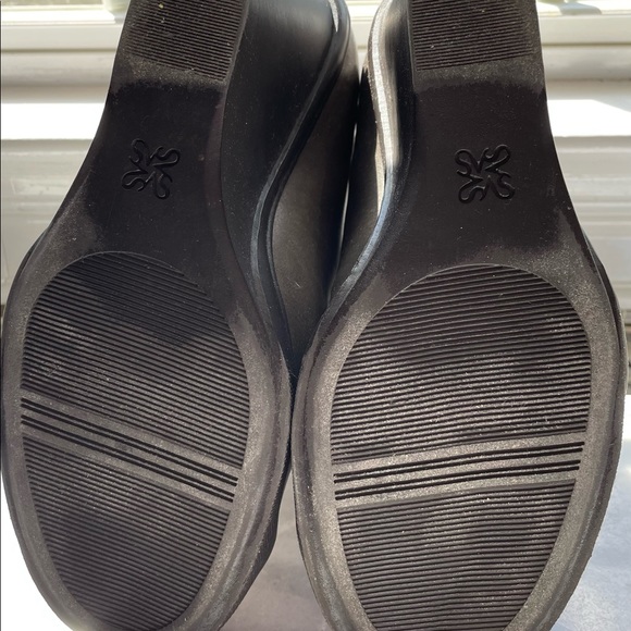 Vera Wang Platform Booties - Picture 4 of 7